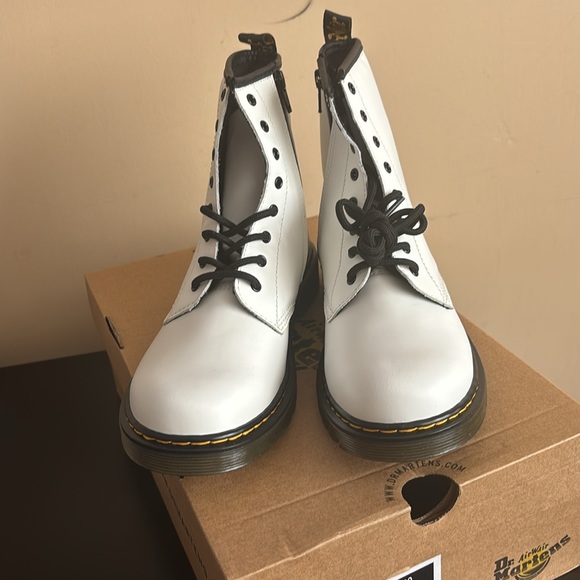 Dr. Martens YOUTH 1460 LEATHER LACE UP BOOTS - Picture 2 of 3